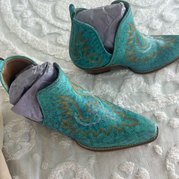 NWT and Bag Myra Westerly Western Turquoise Booties - Picture 3 of 6